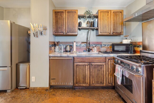Foto del edificio - Spacious 2bd/2ba Home in Denver, CO! (PLUS 2 additional non-conforming rooms & office)