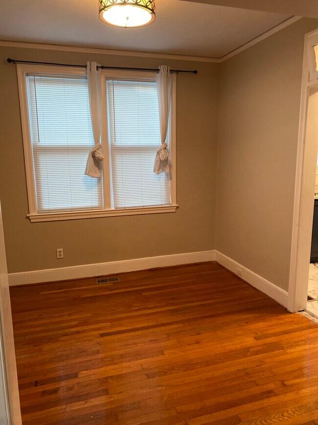 Dining Room - 3727 Duncan St