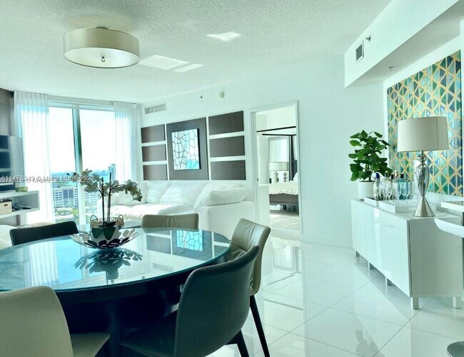 Foto del edificio - 250 Sunny Isles Blvd