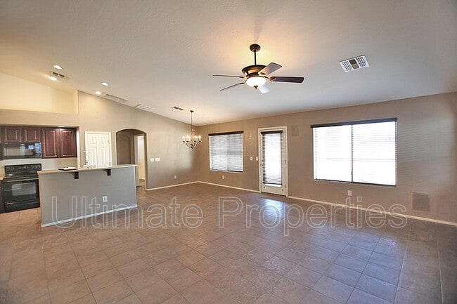 Building Photo - 2098 W Goldmine Mountain Dr