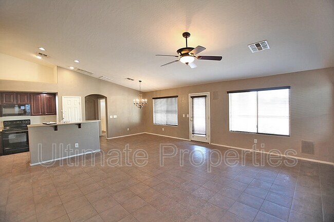 Foto del edificio - 2098 W Goldmine Mountain Dr
