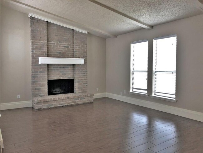 Building Photo - 1705 Chesterfield Dr
