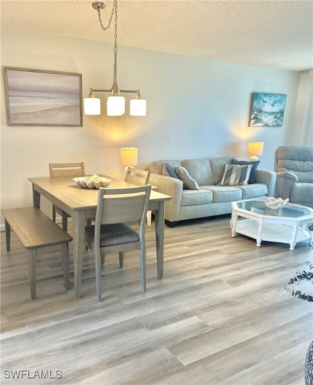 Foto del edificio - 200 Forest Lakes Blvd