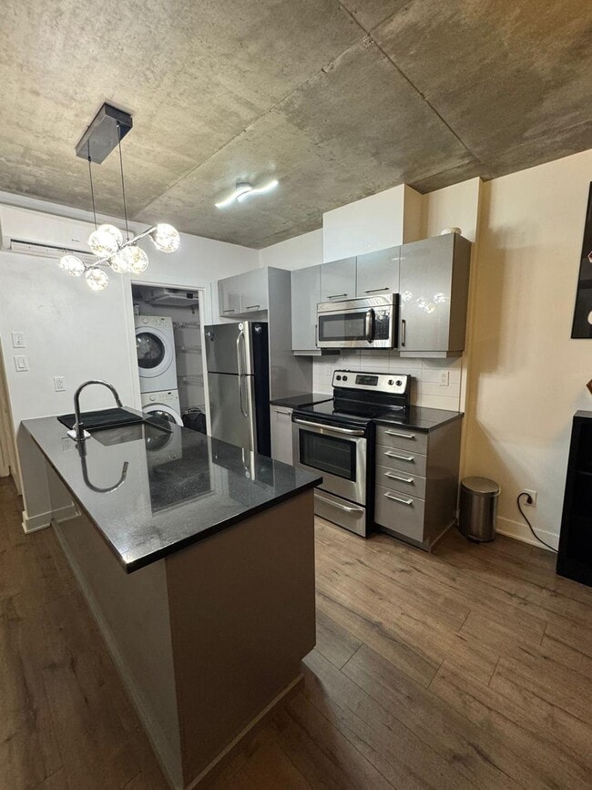 Building Photo - 190 Rue Murray