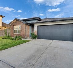 Building Photo - 14510 Rain Tree Dr