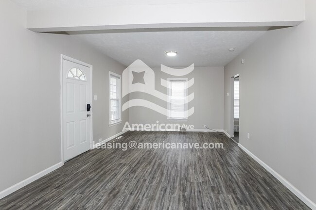 Building Photo - 1025 W 17th St