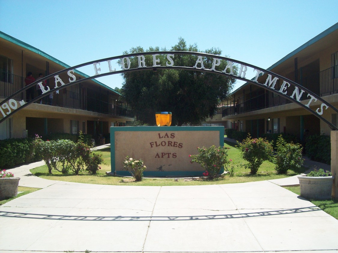 Foto principal - 190 N Las Flores Dr