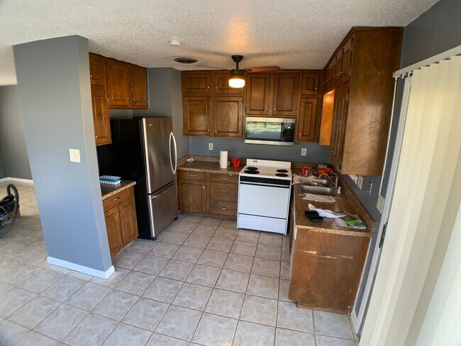 Kitchen - 6400 Pizarro Dr