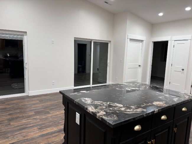 Foto del edificio - 9414 Abigail Ln