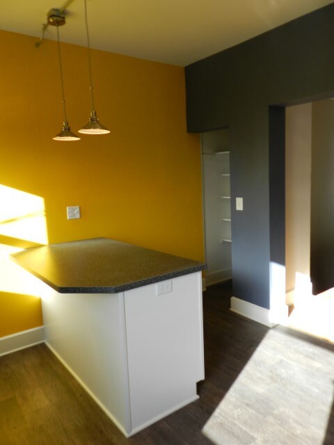 Building Photo - 814 E 2nd St