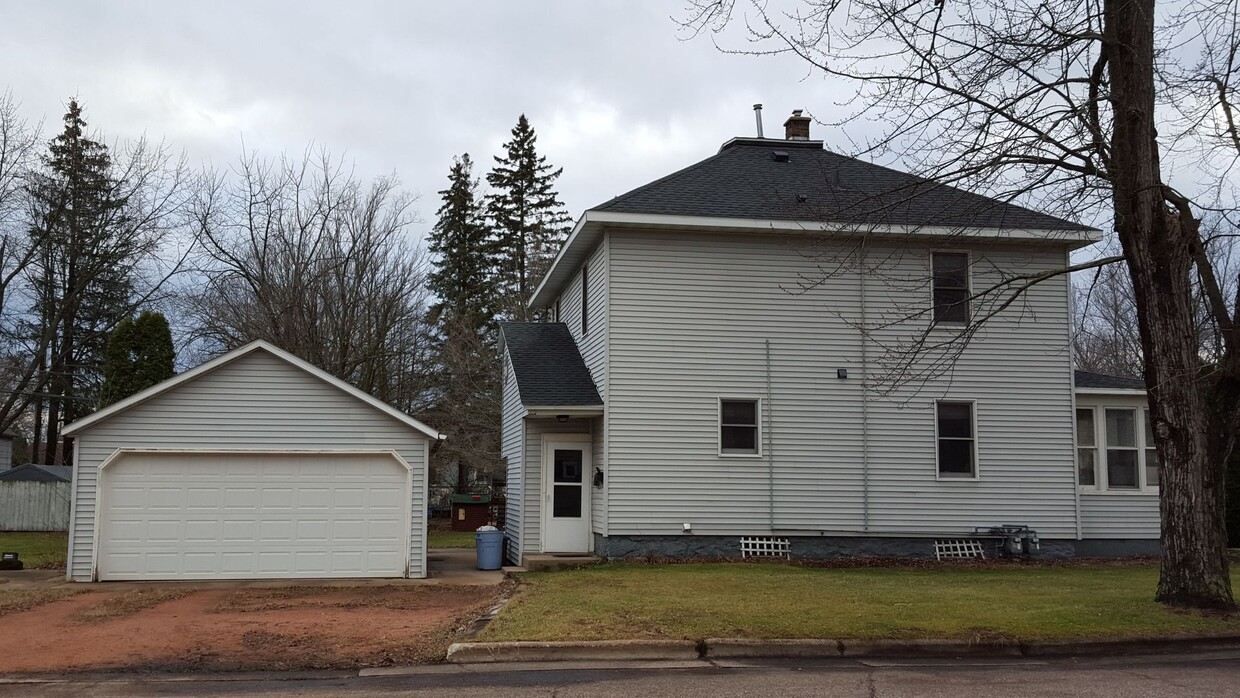 Building Photo - 840 16th St N