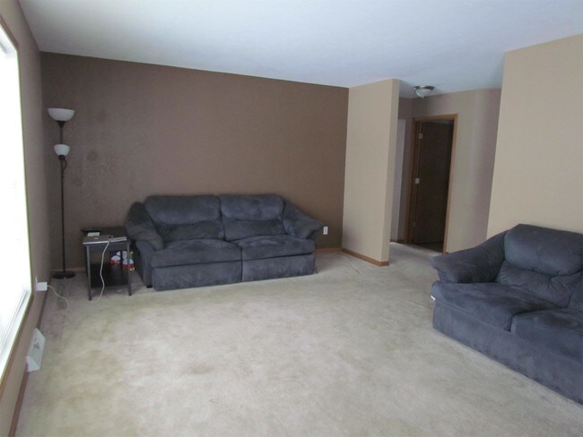Building Photo - 1504 Brookside Dr
