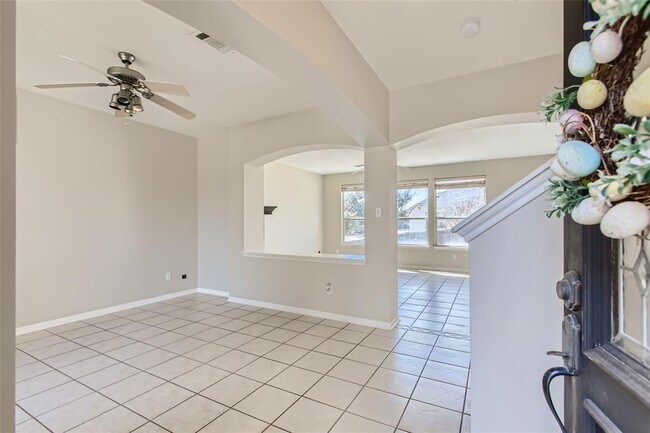 Building Photo - 1001 Shadow Valley Cove
