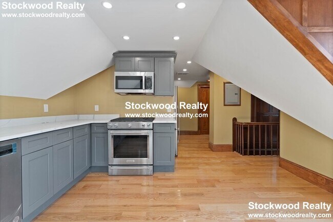 Foto del edificio - 17-19-19 Cushing Ave