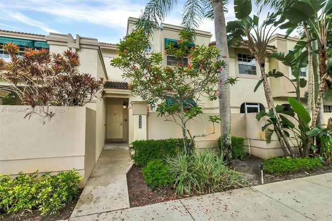 Foto del edificio - 6538 Via Regina