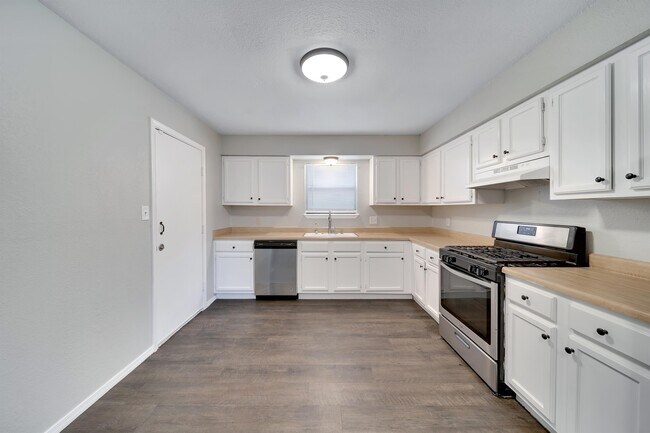 Building Photo - 595 W 150th St