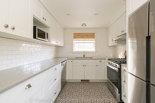 Building Photo - Charming Westside Bungalow Blocks from Dow...