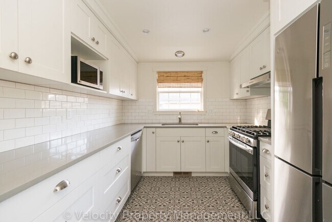 Foto del edificio - Charming Westside Bungalow Blocks from Dow...