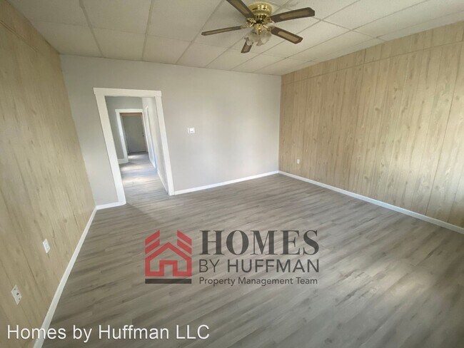 Foto del edificio - 1 br, 1 bath House - 27 E Oregon Street