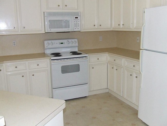 Building Photo - 210 Canterbury Dr