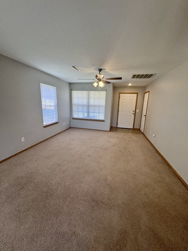 Building Photo - 340 Grant Springs Dr