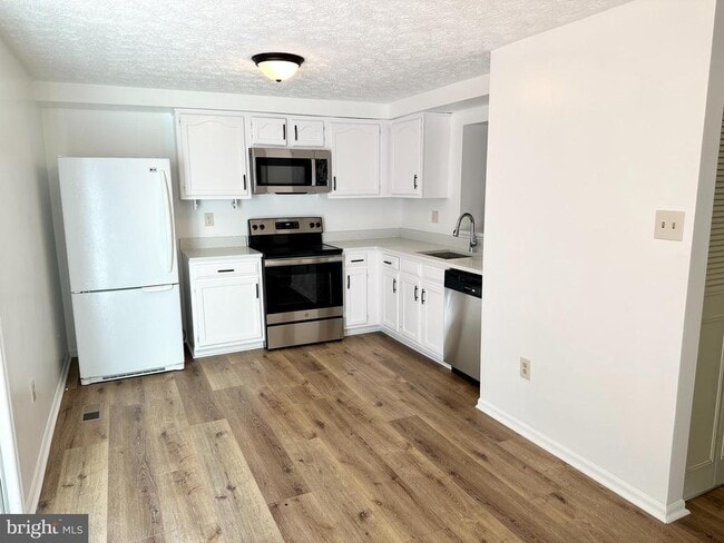 Building Photo - 9540 Orbitan Ct