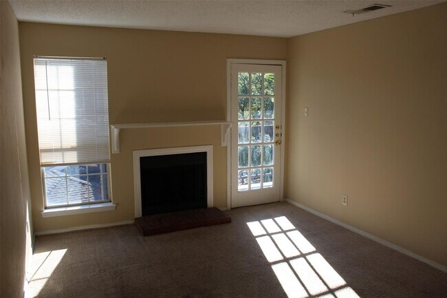 Foto del edificio - Cozy 2 bedroom Condo in Far North Dallas w...