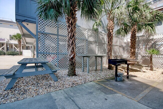 Foto del edificio - 627 N Waccamaw Dr