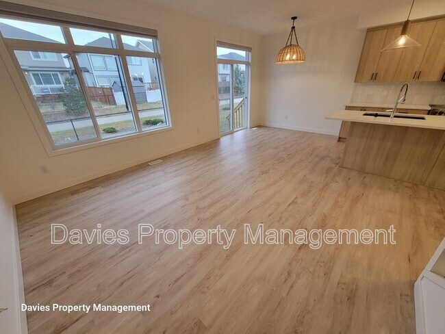 Building Photo - 16230-16219 19 Ave SW