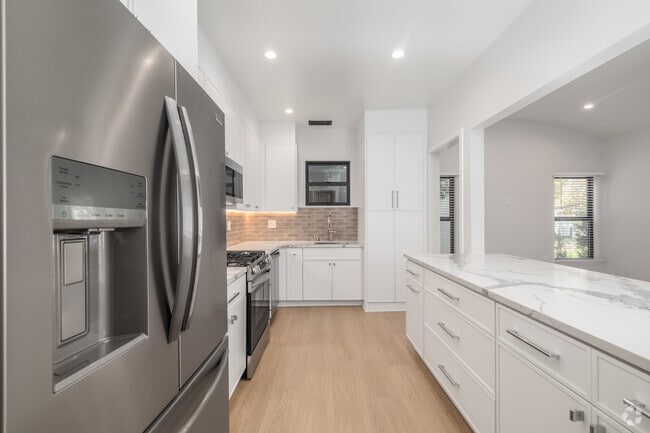 Interior Photo - 9940 Robbins Dr