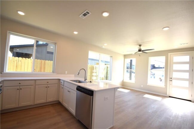 Building Photo - 1804 SW Casuarina Dr