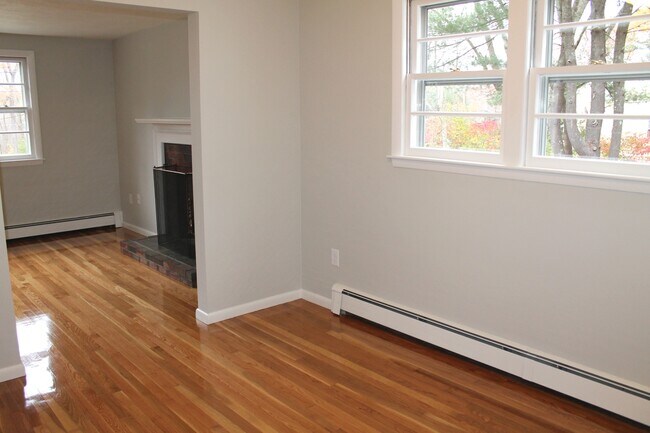 Building Photo - 10 Bonnievale Dr