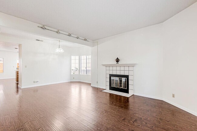 Building Photo - 39737 Potrero Dr