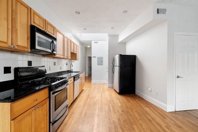 Building Photo - 104 Dorchester St