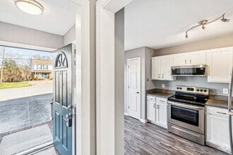 Building Photo - The Landings at Riverside
