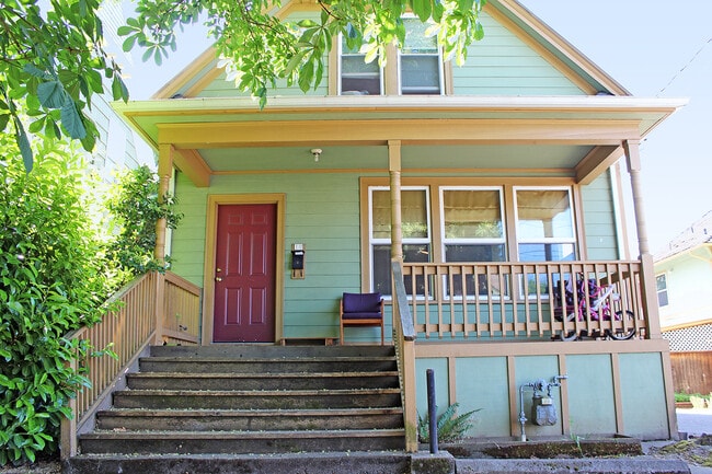 Building Photo - 19 SE 30th Ave