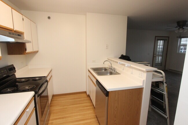 Building Photo - 320 Cunat Blvd
