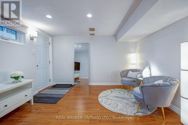Building Photo - 25 Charnwood Pl