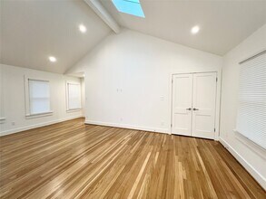 Building Photo - 1419 Branard St