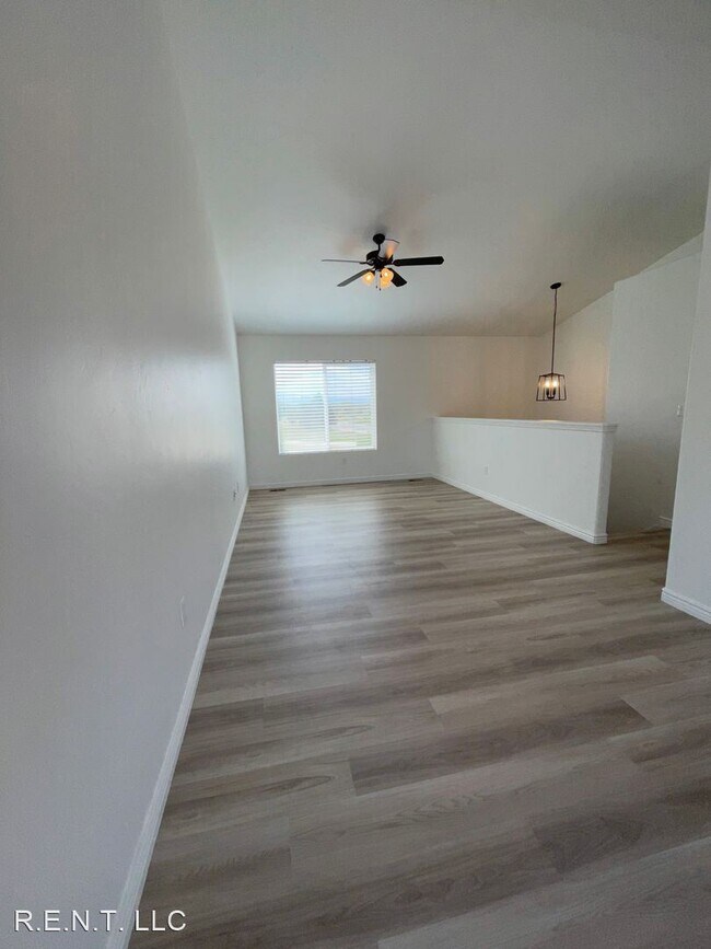 Foto del edificio - 4 br, 2 bath House - 1728 W. 1100 S.