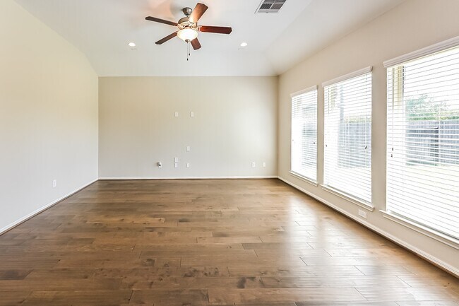 Foto del edificio - 3711 Daintree Park Dr