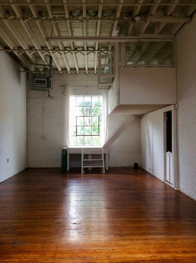 Primary Photo - 230 Franklin St