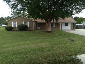 Building Photo - 411 Forest Hill Dr