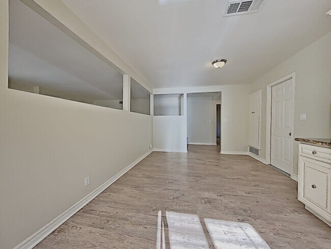 Building Photo - 1642 Sunnydale Ave
