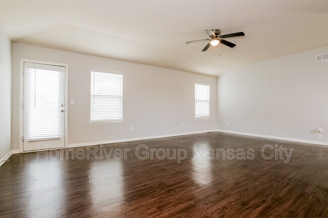 Building Photo - 741 S Cherry St