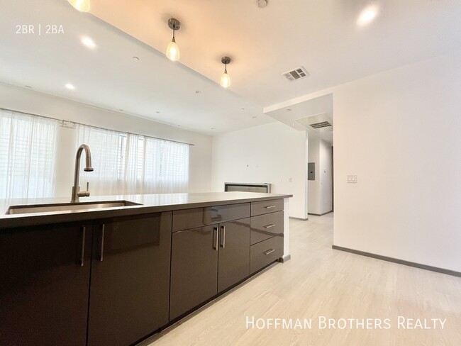 Foto del edificio - 1065 S Wooster St