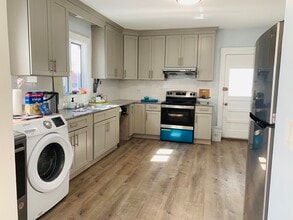 Building Photo - 111 Judson St