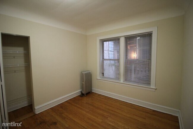 Building Photo - 2320 W Granville Ave