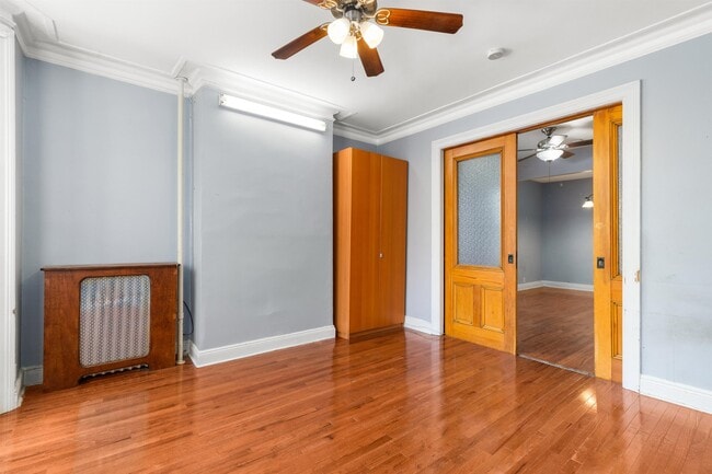 Building Photo - 21 49th St