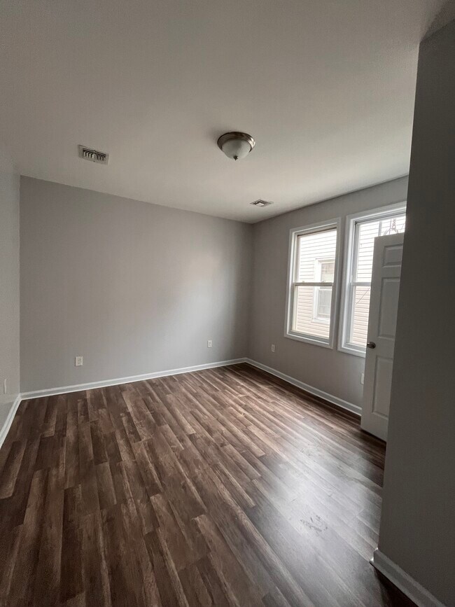 Bedroom./Den - 89 Pearsall Ave